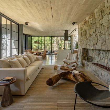 Macro Arquitetos: Casa chalet en el bosque en São Paulo